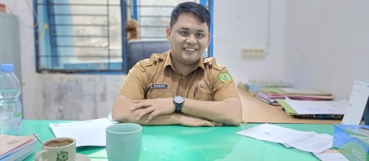 Keterangan gambar ; Dedek Ispensah Siregar.S.Sos Kabid Pelayanan Perhitungan dan penagihan pajak daerah Bapenda Madina