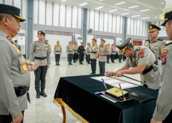 Kapoldasu Pimpin Sertijab 2 Kapolres