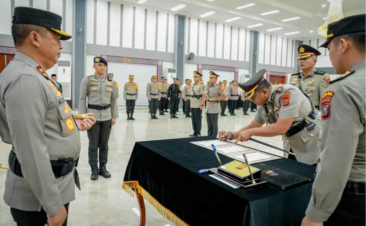 Kapoldasu Pimpin Sertijab 2 Kapolres