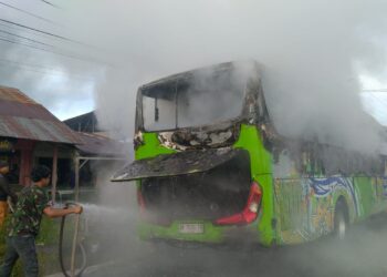 Bus Pariwisata Terbakar di Tiga Runggu