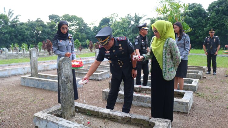 Kenang Jasa Para Pahlawan serta Bangun Nilai Patriotisme, Lapas Kelas IIA Pematangasiantar Meriahkan HBP Ke – 60 Dengan Ziarah Ke Taman Makam Pahlawan
