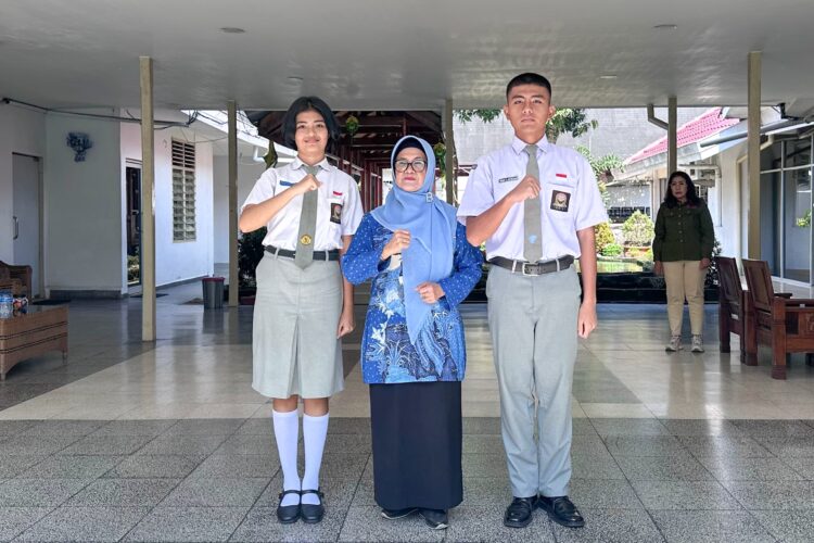 Lulus Seleksi Paskibraka Pematangsiantar, Wali Kota Pematangsiantar Berangkatkan Dua Pelajar Untuk Seleksi Lanjutan Tingkat Provinsi