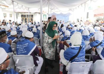 dr Susanti Berangkatkan 198 calon jamaah Haji/Hajjah