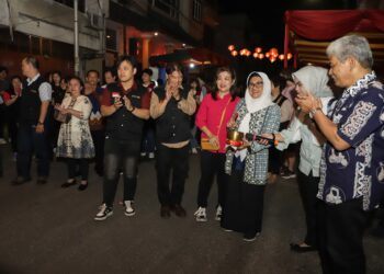 Peringatan Tri Suci Waisak 2568 BE/2024, Wali Kota Pematangsiantar Ikut Pawai Keliling Jalan Protokol