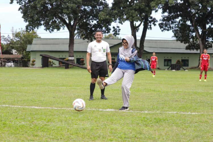 Wali Kota Buka Uji Coba Pertandingan Tim PON Sumut vs Siantar Selection