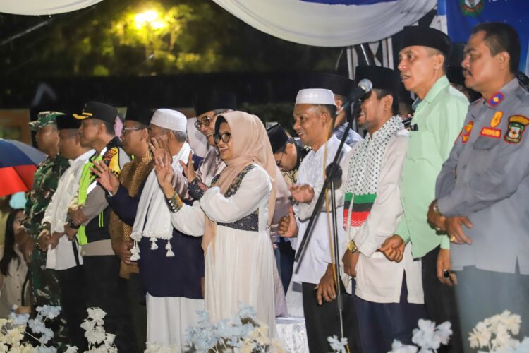 Diguyur Hujan, Wali Kota Pematangsiantar Lepas Malam Taqbiran Idul Adha 1445 H/2024 M