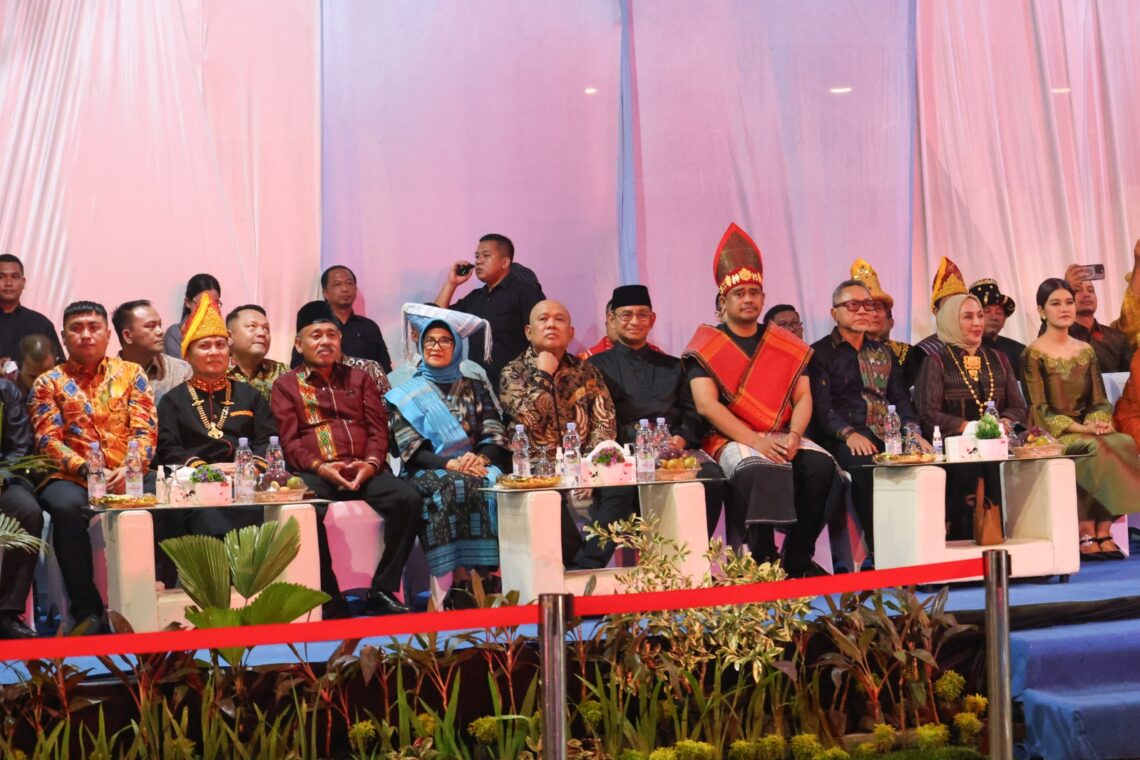 Wali Kota Pematangsiantar Menghadiri Pawai Budaya Colorful Medan Night Carnival