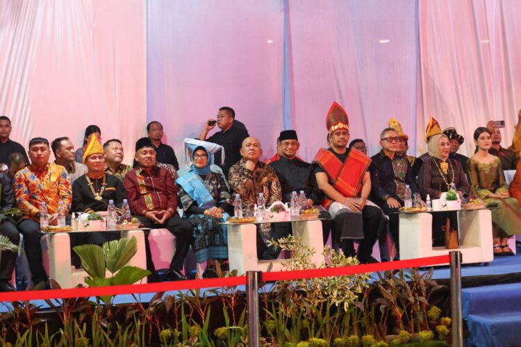 Wali Kota Pematangsiantar Menghadiri Pawai Budaya Colorful Medan Night Carnival