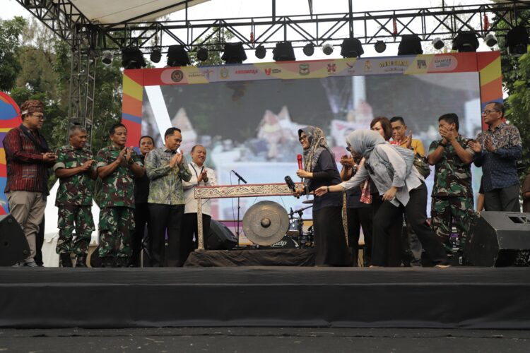 Wali Kota Pematangsiantar dr Susanti Dewayani SpA Buka Siantar Culture Show