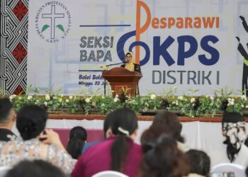 Wali Kota  Bersama Praeses Distrik 1 Pdt Naek Hamonangan Damanik Buka Secara Resmi Pesta Paduan Suara Bapa GKPS se-Distrik 1