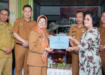 Wali Kota Pematangsiantar Berikan Bantuan Alat Praktik/Peraga Siswa Pendidikan Non Formal Tahun 2024 di LKP Vin’s Salon