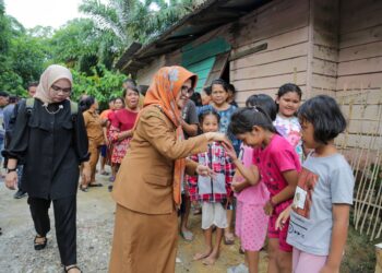 Wali Kota Pematangsiantar Berikan Bantuan Kepada Anak Stunting