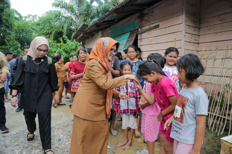 Wali Kota Pematangsiantar Berikan Bantuan Kepada Anak Stunting