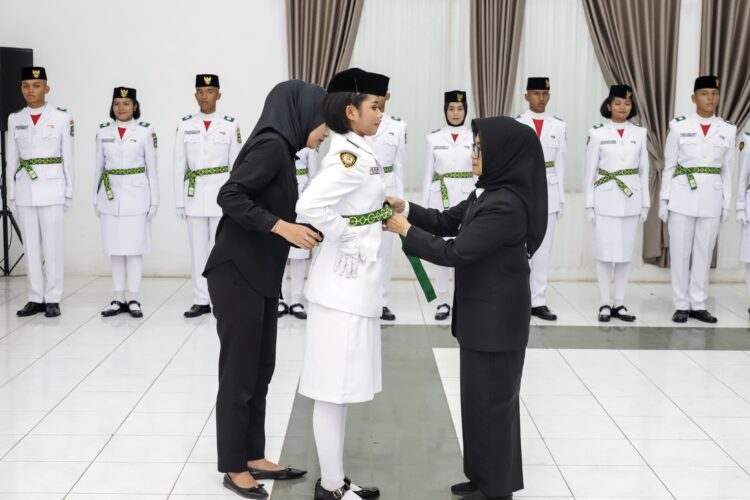 Wali Kota Kukuhkan 60 Paskibraka Kota Pematangsiantar 2024