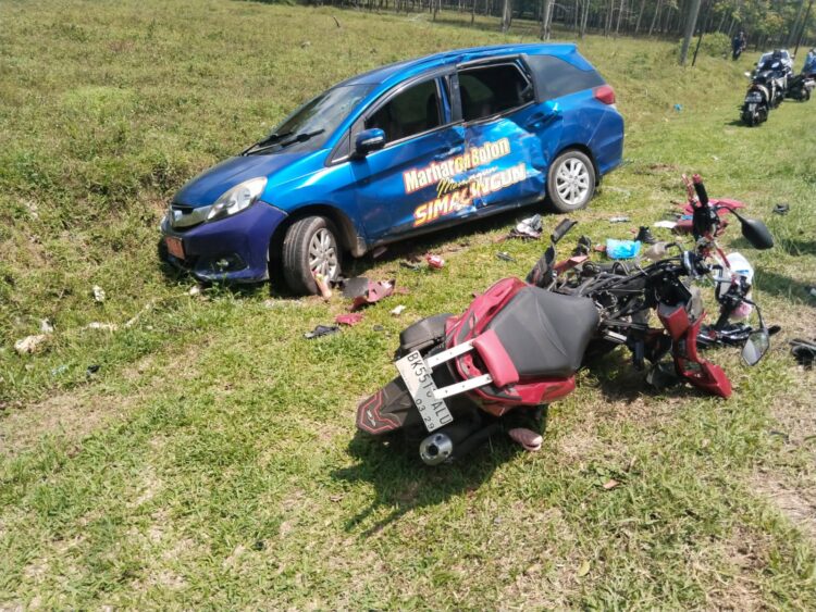 Mobil Dinas Camat Gunung Maligas Kecelakaan di Tapian Dolok