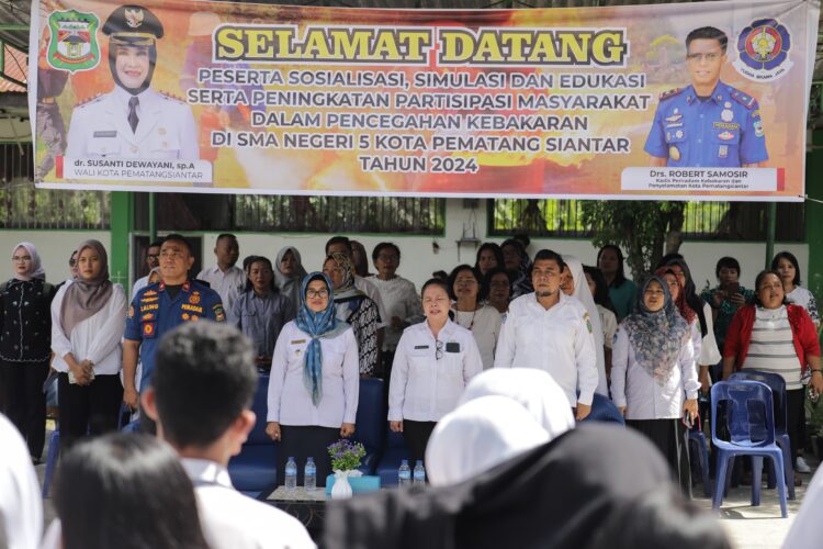 Wali Kota Hadiri Simulasi Pemadam Kebakaran di SMAN 5 Pematangsiantar