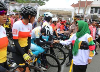 Wali Kota Lepas Peserta Road Bike  Atlet Putri Jarak Dekat PON XXI Tahun 2024 Aceh- Sumut