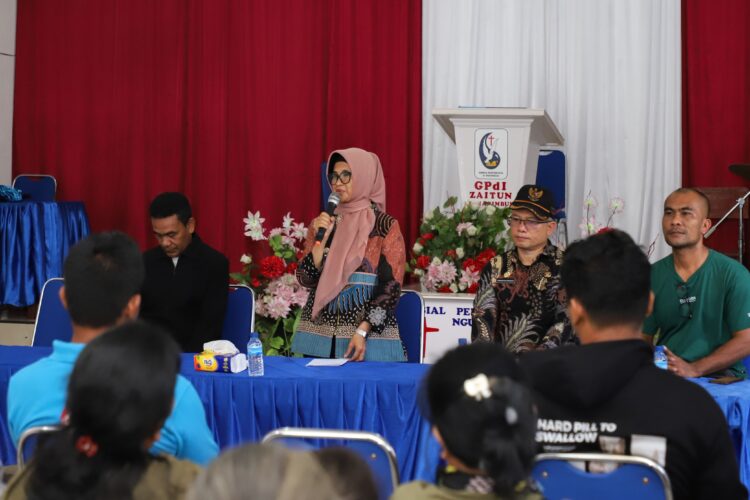 Susanti Kunjungi Sejumlah Gereja di Pematangsiantar