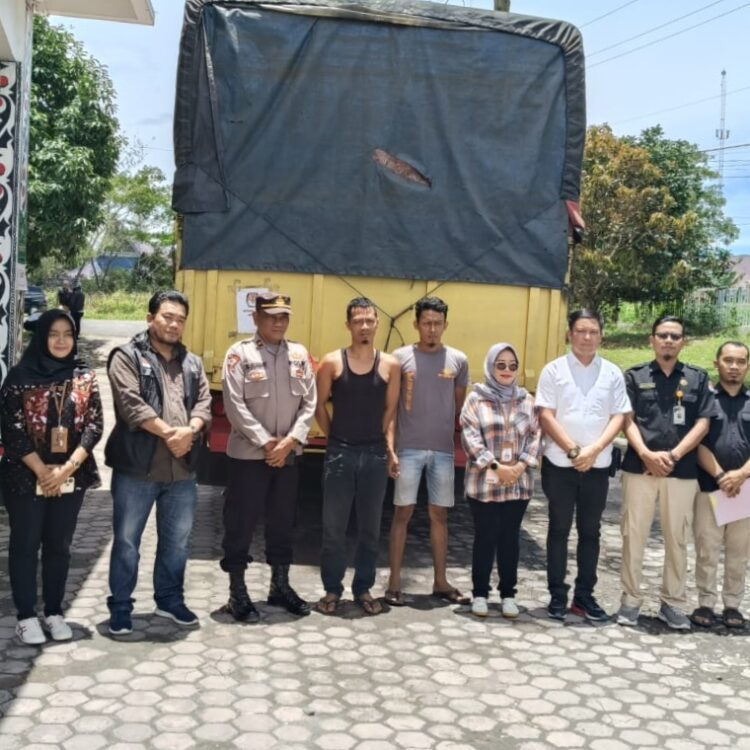 8030 Bilik Suara Tiba di Kantor KPU Simalungun, Bawaslu Simalungun Lakukan Pengawasan