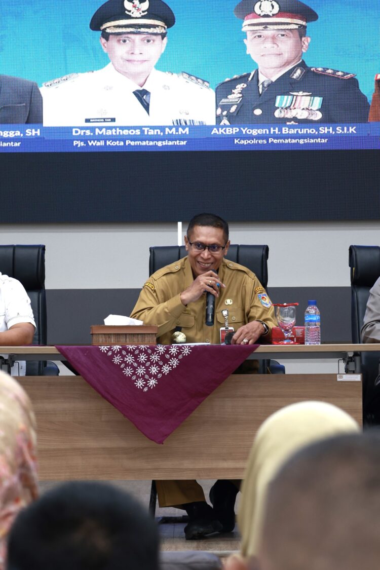 Penjabat Sementara (Pjs) Wali Kota Pematangsiantar Drs Matheos Tan MM menghadiri Rakor Forkopimda Persiapan dan Pelaksanaan Pilkada Serentak