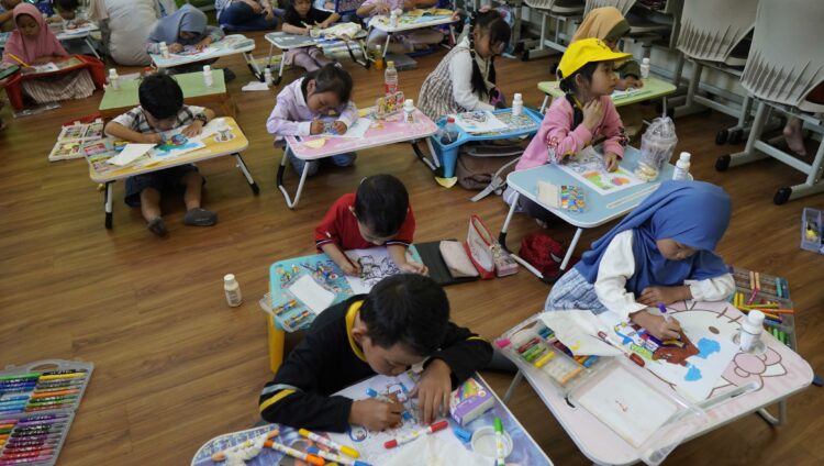 Mendorong Ibu Produktif dan Anak Bahagia, AWC Sukses Gelar MOM EXPO 2024