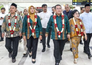 Wali Kota dan Wakil Wali Kota Pematangsiantar Wesly Silalahi SH MKn dan Herlina tiba di Bandara Internasional Kualanamu