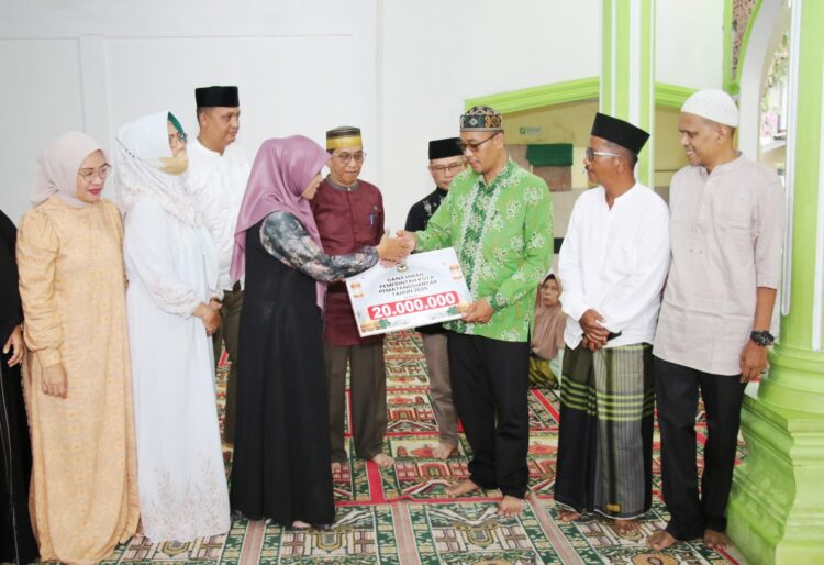Herlina Hadiri Safari Ramadhan Pemerintah Kota (Pemko) Pematangsiantar di Masjid Syamsul Ma’arif,
