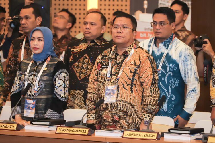 Menuangkan Ide dan Gagasan, Wali Kota Pematangsiantar Hadiri Kunsultasi Publik RPJMD 2025 di Medan