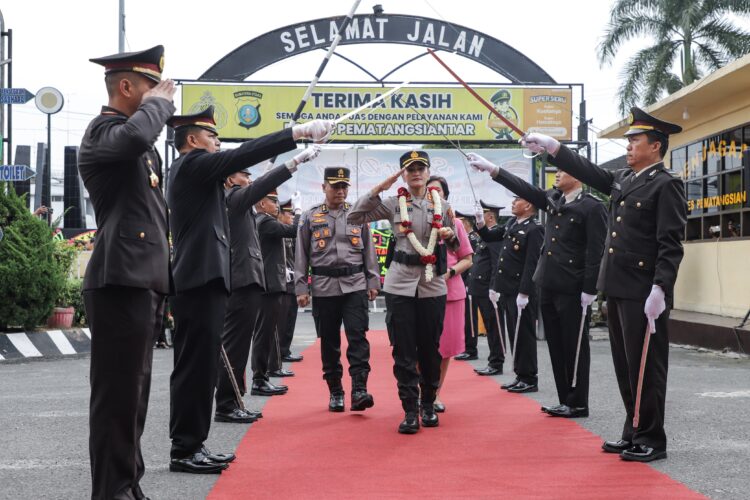 Wesly dan Herlina Sambut Kapolres Baru Pematangsiantar AKBP Sah Udur Togi Marito Sitinjak