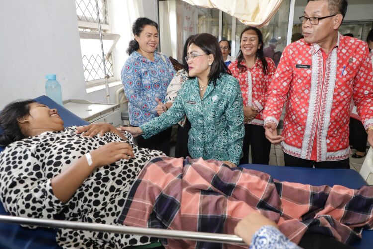 Ketua TP PKK Kota Pematangsiantar Tinjau Pelayanan KB Medis Operasi Wanita (MOW) di RSUD dr Djasamen Saragih