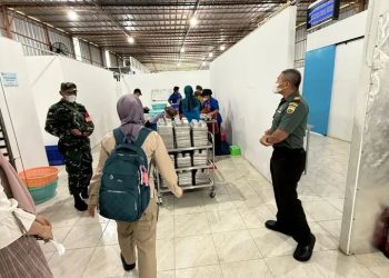 Lettu inf  Kelana Ginting Pastikan Kelancaran Pelaksanaan ProgramMakanan Bergizi di Kecamatan Raya