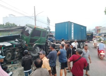 Intercooler Tabrak Minibus dan  Rumah Warga di Sinaksak Kabupaten Simalungun, 7 Luka Ringan,