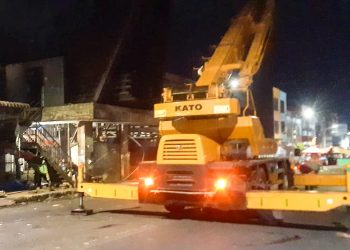 Jembatan Penyeberangan Pasar Horas Dibongkar, Awal Perobohan Gedung IV