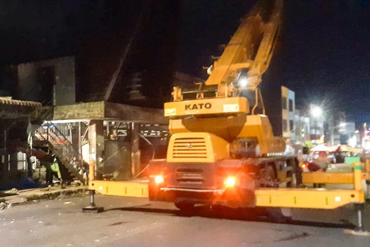 Jembatan Penyeberangan Pasar Horas Dibongkar, Awal Perobohan Gedung IV