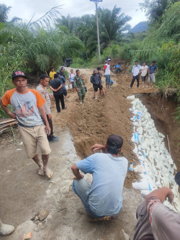Jalan Provinsi Putus di Simalungun: Pemkab Gerak Cepat Bangun Jalan Darurat, Perbaikan Permanen Oleh Provinsi Baru 2026