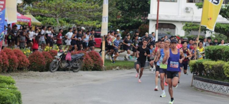 Hindari Kenakalan Gen Z, Ratusan Mahasiswa Ikuti Fun Run 5K di Pematangsiantar