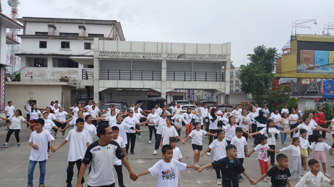 Mantap Kali! Ratusan Marga Damanik Gerak Bareng di Lapangaan Parkir Pariwisata Siantar, Tebar Hadiah Senam Terbaik dan Door Prize