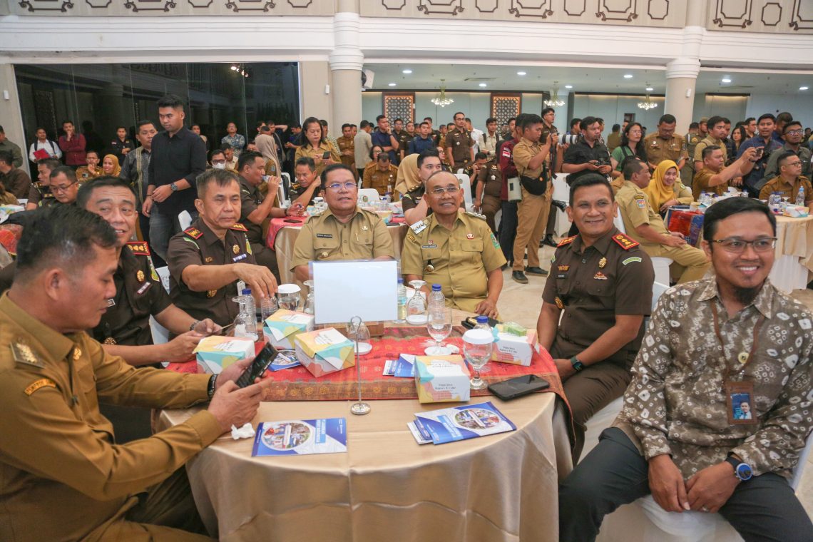 Wesly Bersama Kepala Daerah se-Sumut Tandatangani MoU dengan Kejari Kabupaten/Kota tentang Pelaksanaan Pidana Kerja Sosial bagi Pelaku Pidana