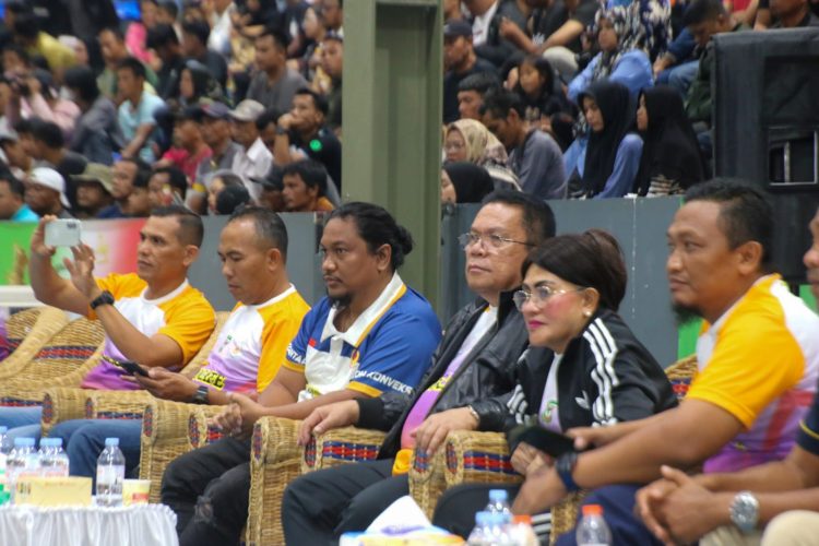 Wesly Silalahi Resmi Menutup Open Turnamen Bola Voli KONI Pematangsiantar Cup 2025