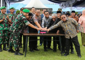 Wali Kota Wesly Didampingi Ny Liswati Hadiri Syukuran Penganugerahan Gelar Pahlawan Nasional kepada Tuan Rondahaim Saragih