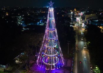Wali Kota Wesly Nyalakan Pohon Terang Tertinggi Se-Asia Tenggara di Pematangsiantar, Bawa Pesan Damai dan Toleransi