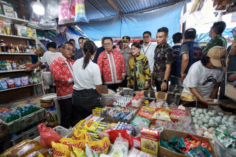 Jelang Nataru, Wali Kota Pematangsiantar Sidak Pasar hingga Gudang Bulog, Pastikan Stok Beras Aman Dua Bulan