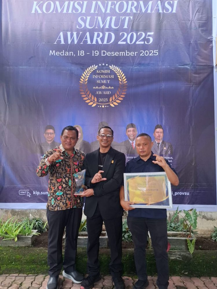Kota Pematangsiantar menerima Penghargaan Keterbukaan Informasi Badan Publik Kategori Tahun 2025