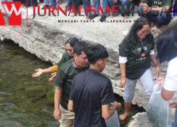 Wujud Cinta Alam, FE USI Gelar LKPM Tiga Hari di Tiga Ras, Diawali Tebar Ribuan Benih Ikan Nila di Danau Toba