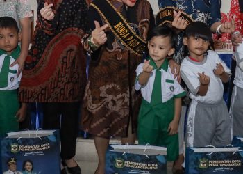 Terobosan Pertama di Siantar: Ny Liswati Wesly Silalahi Salurkan Seragam Gratis untuk 1.203 Murid PAUD SAB