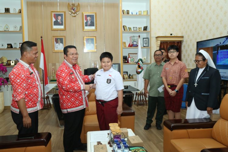 Siantar Melahirkan Juara: Wali Kota Wesly Silalahi Beri Apresiasi Khusus kepada Paul Damanik, Peraih Medali OSN Matematika