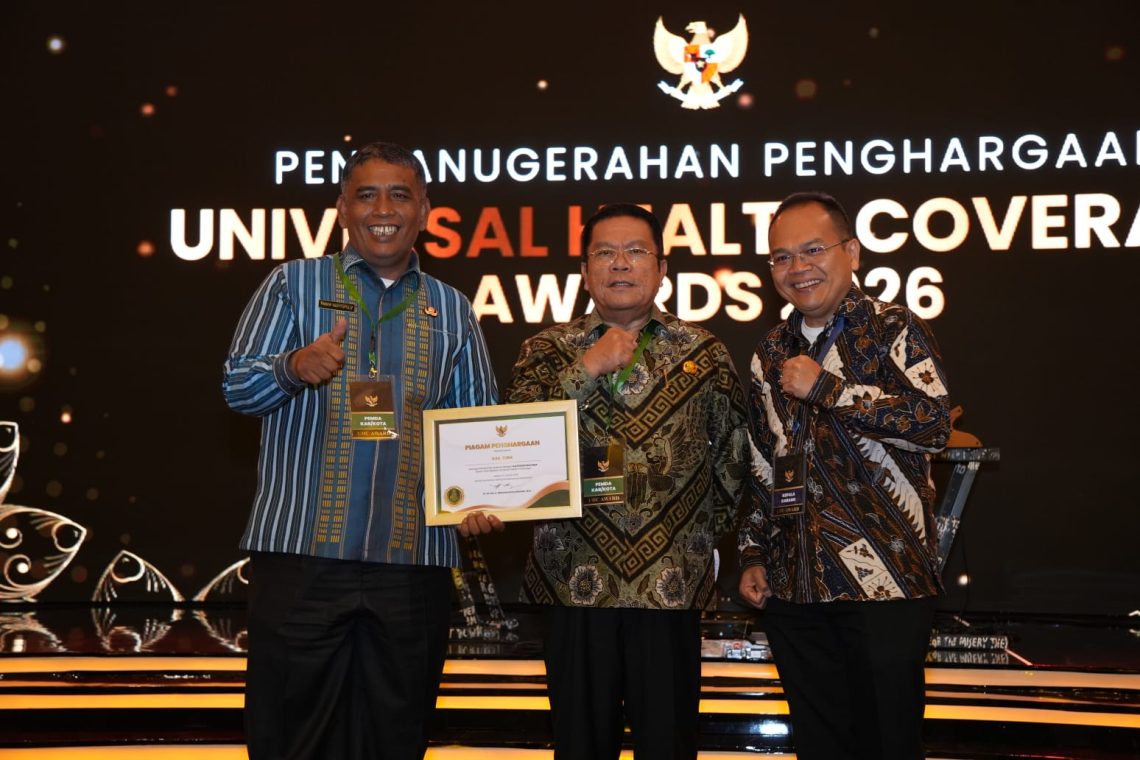 Kado Indah Awal Tahun: Wali Kota Wesly Silalahi Terima Penghargaan UHC Award 2026 di Jakarta