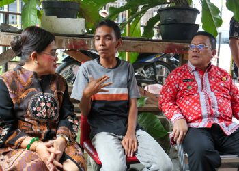 “Jangan Ada Samuel Lainnya,” Isak Tangis Ibu Septiano Samuel Damanik di Hadapan Wali Kota Siantar