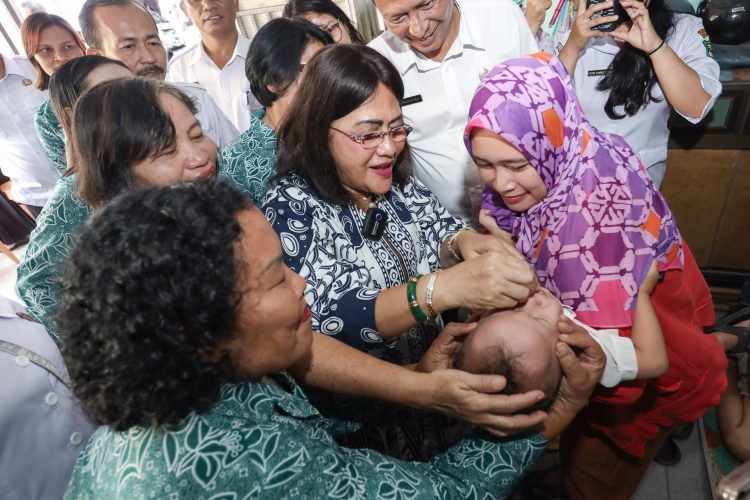 Wujudkan Siantar Sehat, Ketua TP PKK Liswati Wesly Silalahi Tinjau Posyandu dan Bagikan PMT