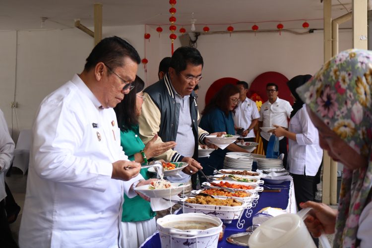 Promosikan Kota Toleran dan UMKM, Wali Kota Wesly Jamu Paduan Suara HKBP Jati Waringin Jakarta